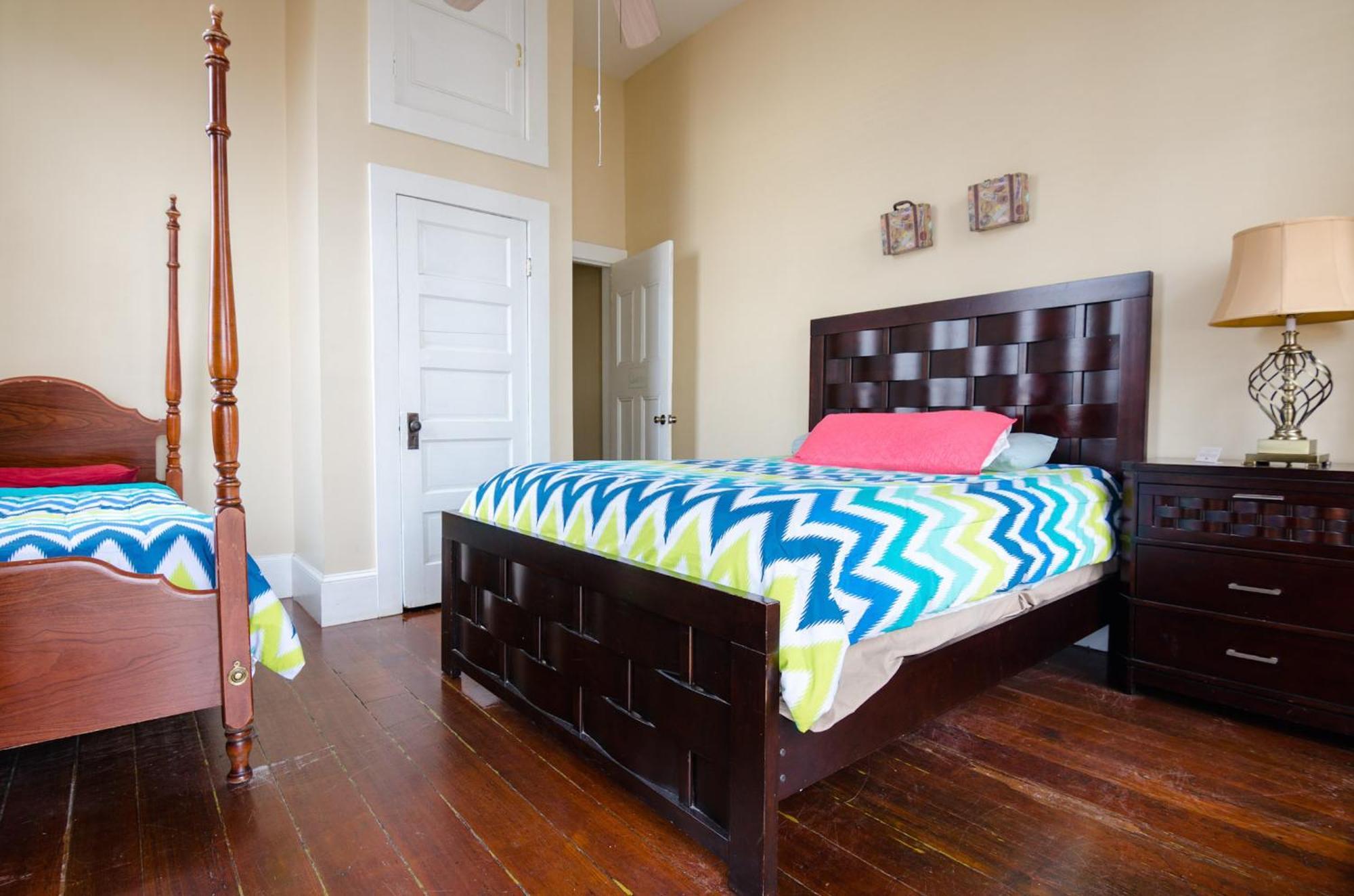 The Atlas House Hostel Ню Орлиънс Екстериор снимка